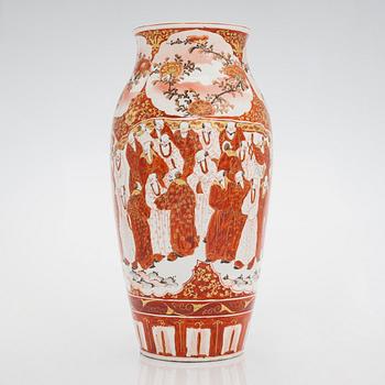 A Japanese porcelain vase from the Meiji period (1868-1912) .