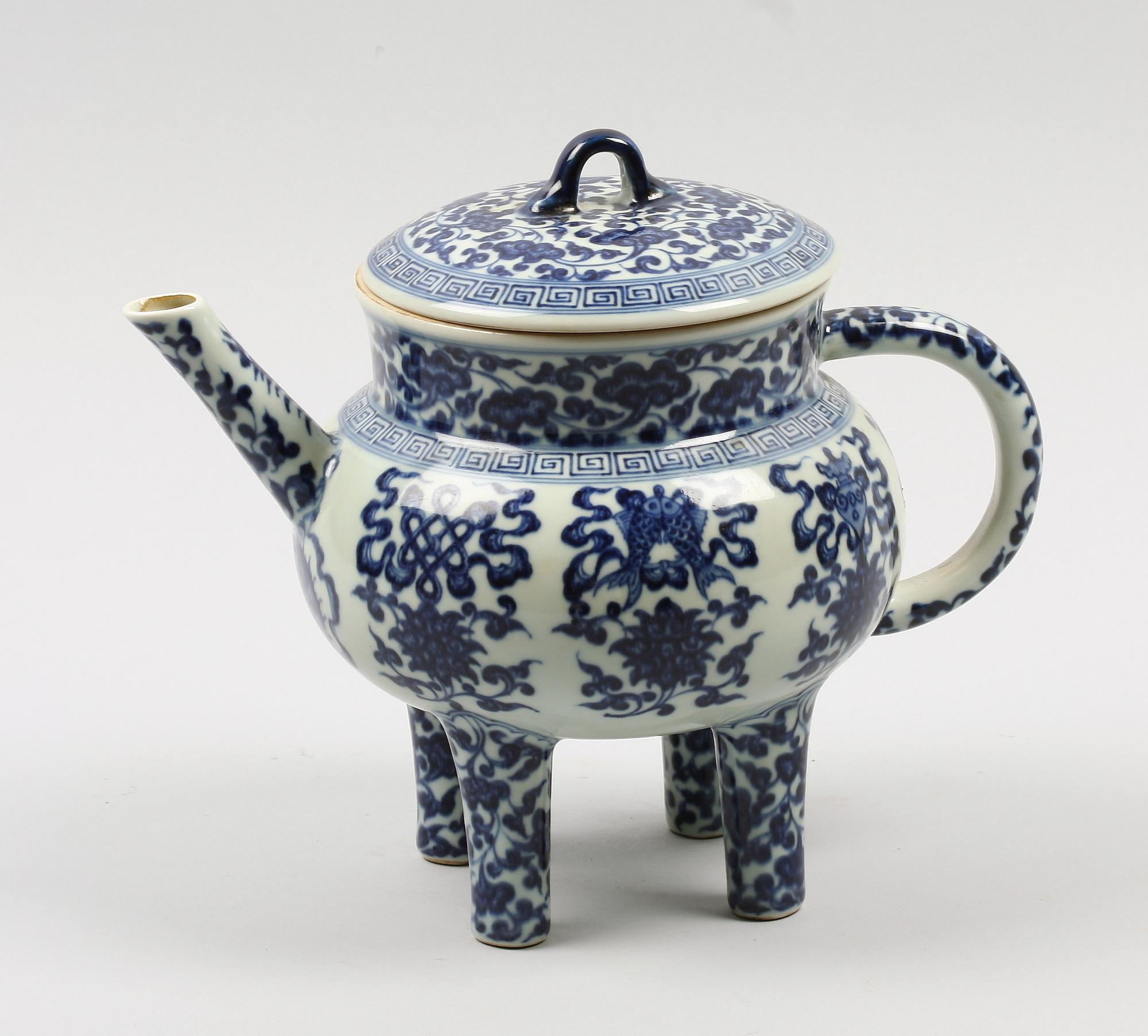 TÈKANNA, porslin, Kina. 1900-tal.