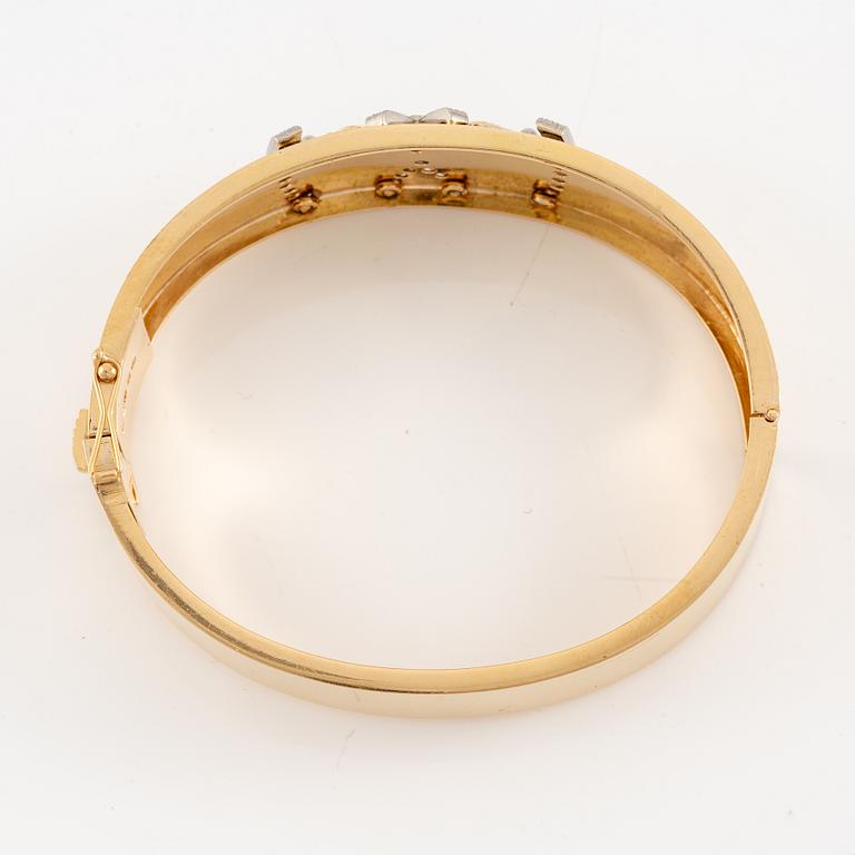 Bracelet 18K gold with round brilliant and eight-cut diamonds.