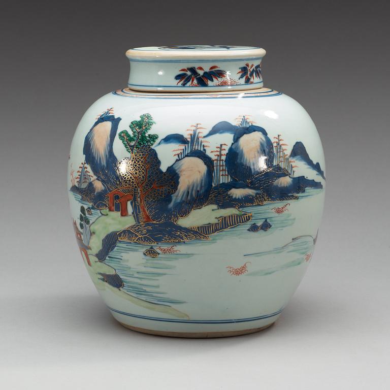 A imari-verte jar with cover, Qing dynasty, Kangxi (1662-1722).