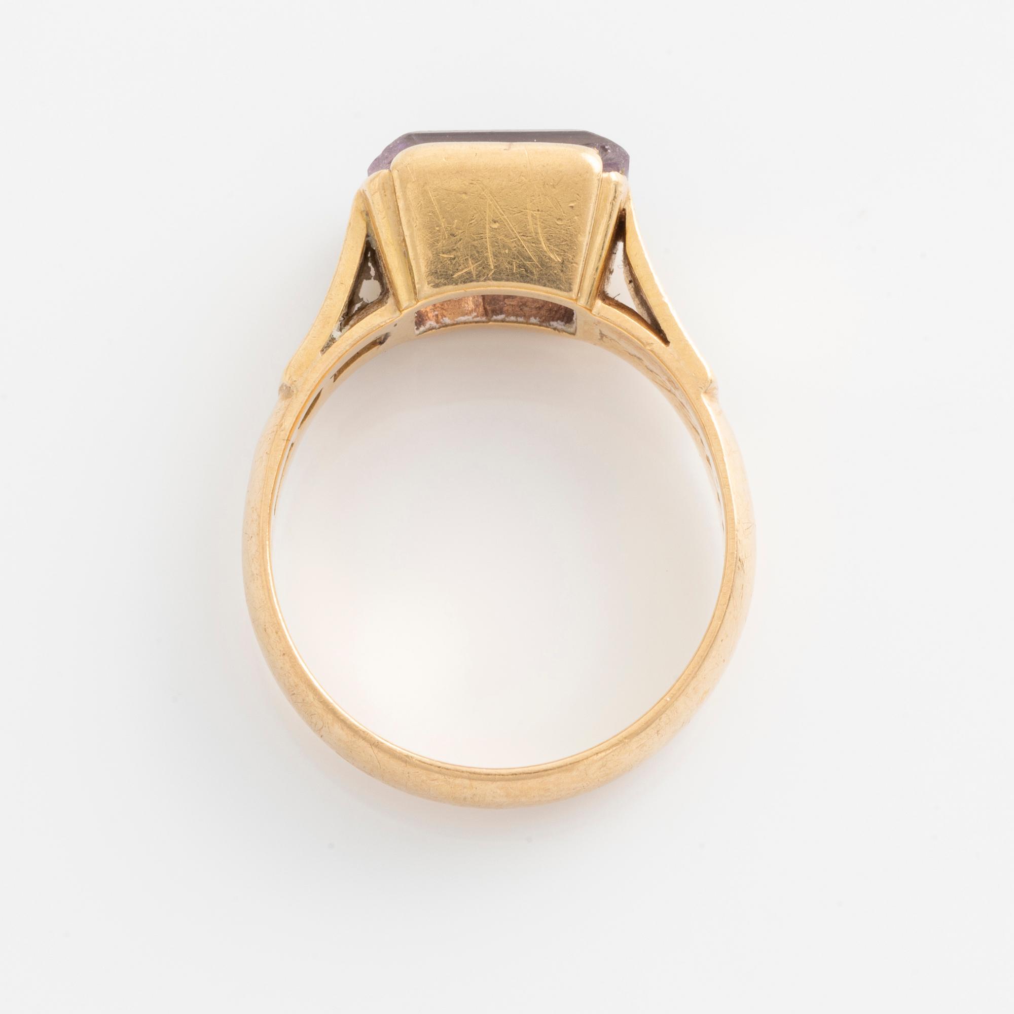 Ring, 18K guld med ametist.