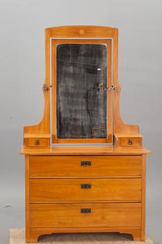 SPEGELBYRÅ, jugend. Östeuropa. 1900-talets början.