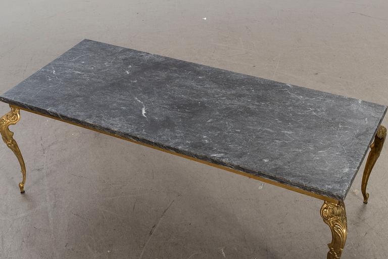 A MARBLE TOP COFFEE TABLE.