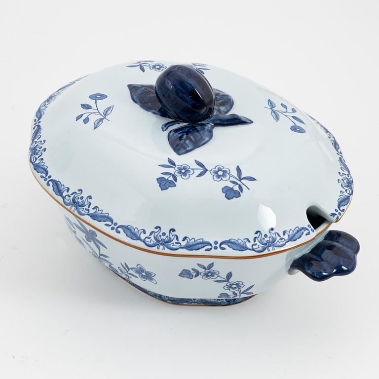An 82-piece 'Ostindia' porcelain service from Rörstrand.