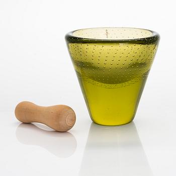 Marja Hepo-aho, Vihma mortel, "Olive in my glass 3/3", signerad MH, Glass Studio Mafka&Alakoski Riihimäki 2018.