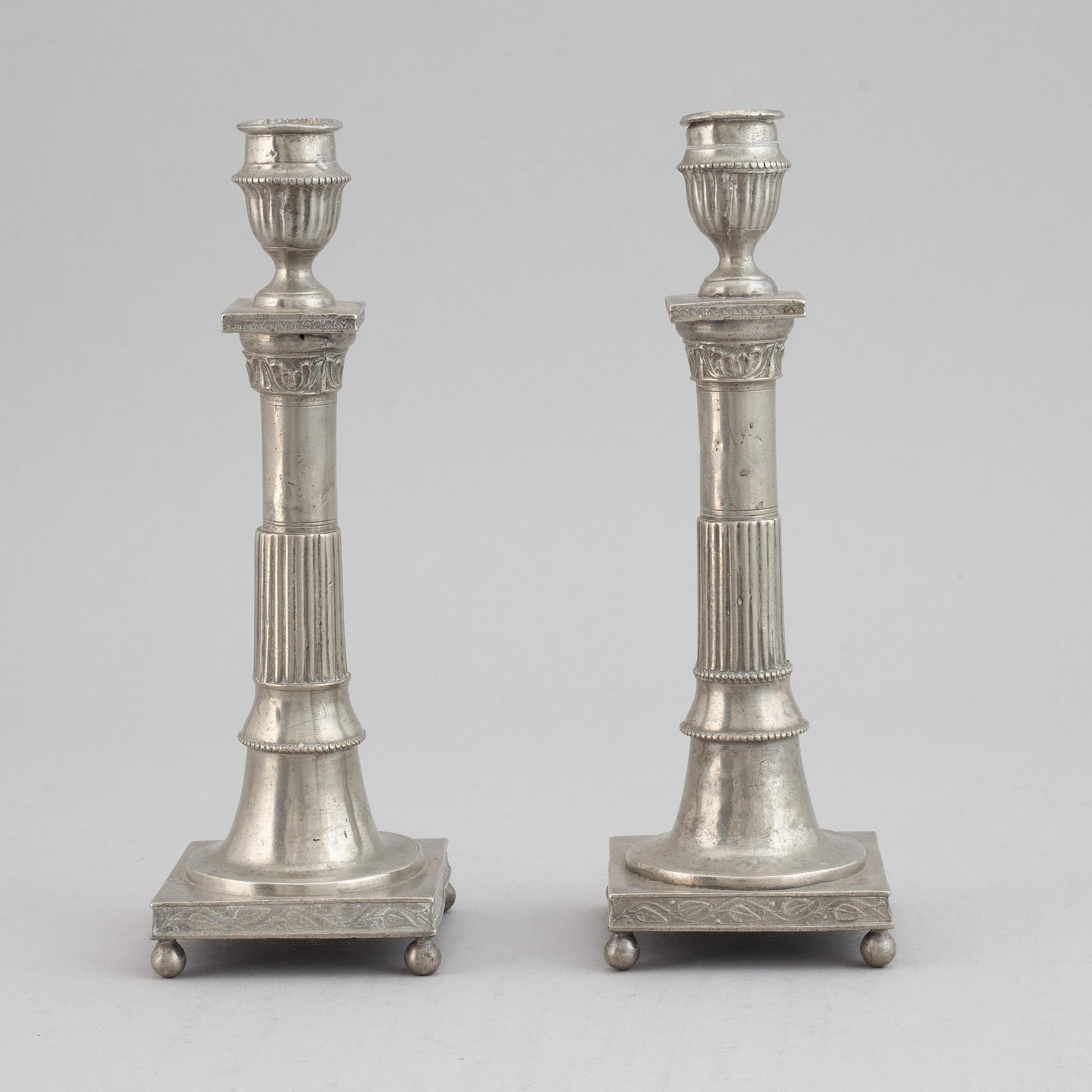 A pair of pewter candlesticks, first half of the 19th century.