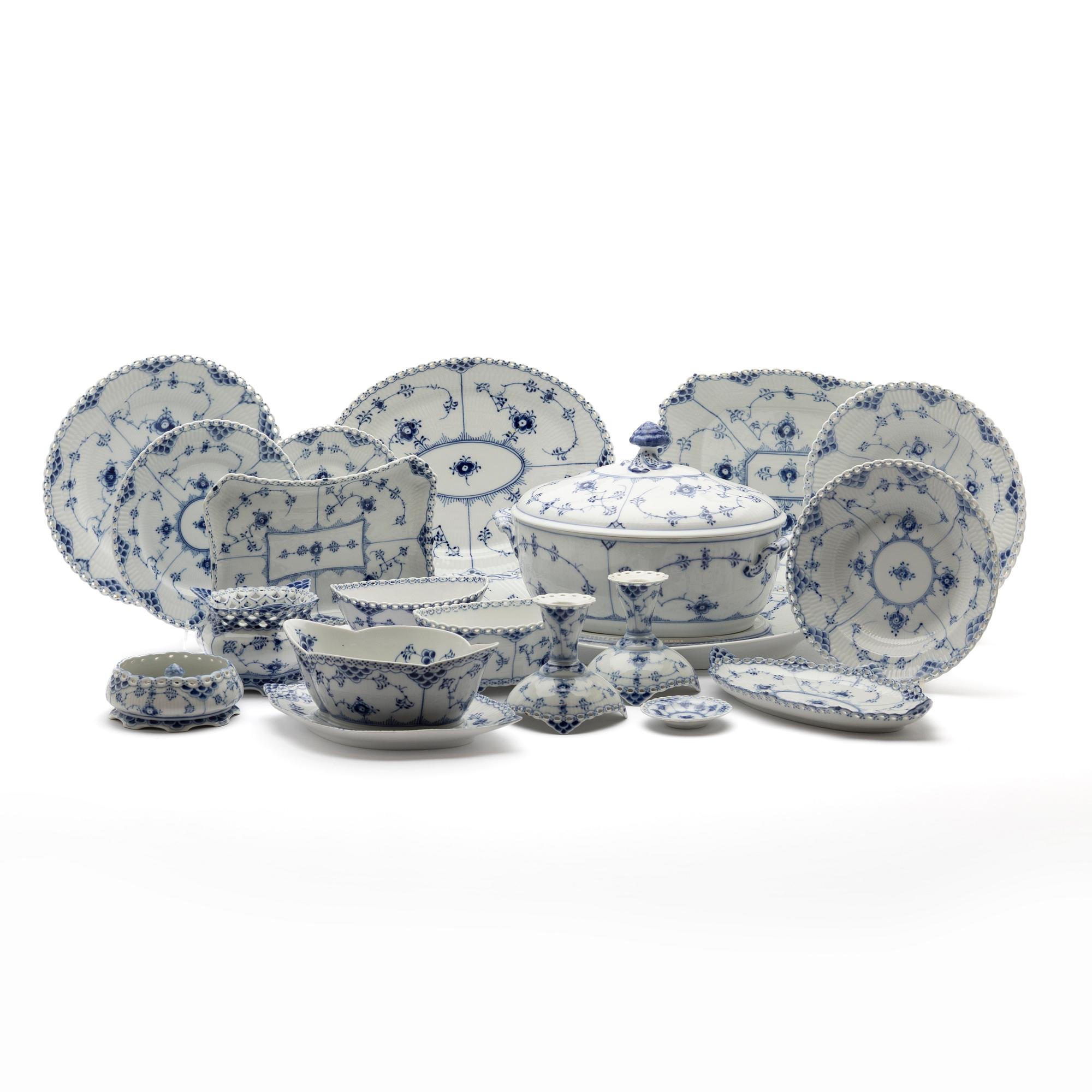 Royal Copenhagen, Service pieces, 68 pieces, porcelain, "Blue Fluted", Royal Copenhagen, Denmark.