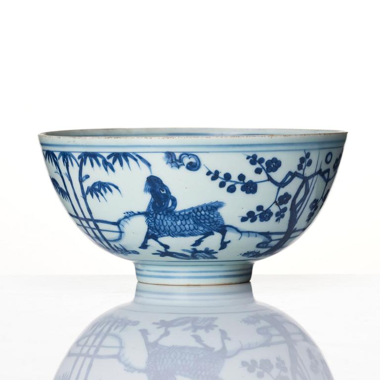 A blue and white bowl, late Ming dynasty, 17th century.