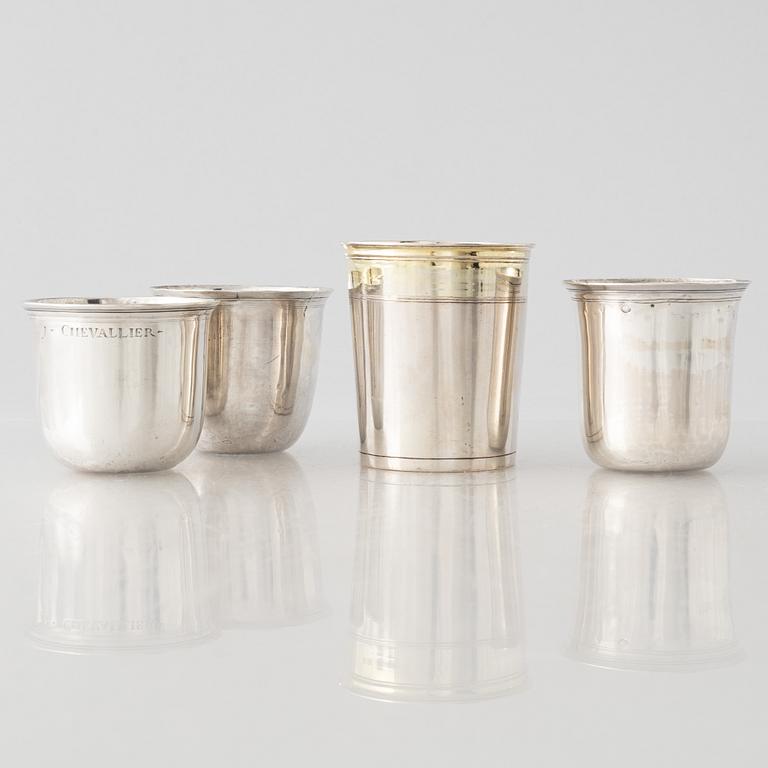 Fyra små silver bägare, 1800-tal, tre från Frankrike och en möjligen Tyskland (Darmstadt).