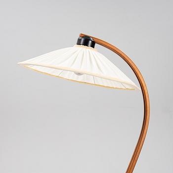 A floor lamp from Lamp Gutaf.