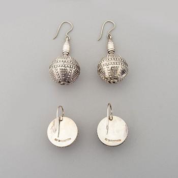 KAULAKORU ja KORVAKORUT, 2 PARI, "Halikon Kääty", hopeaa, Kalevala Koru.