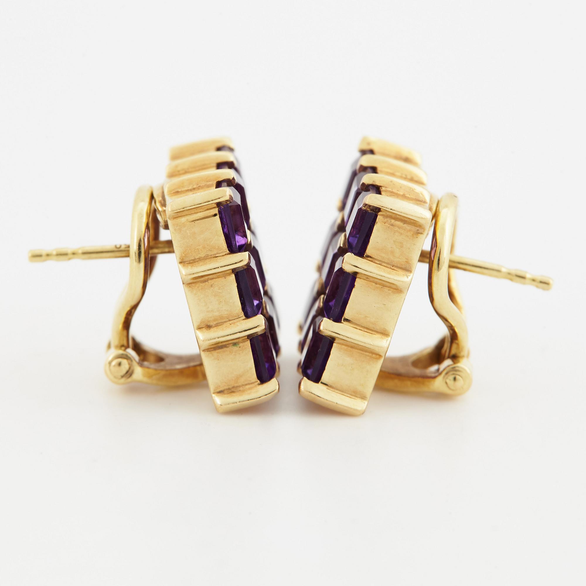 Breuning, a pair of earrings, a pendant and a ring.