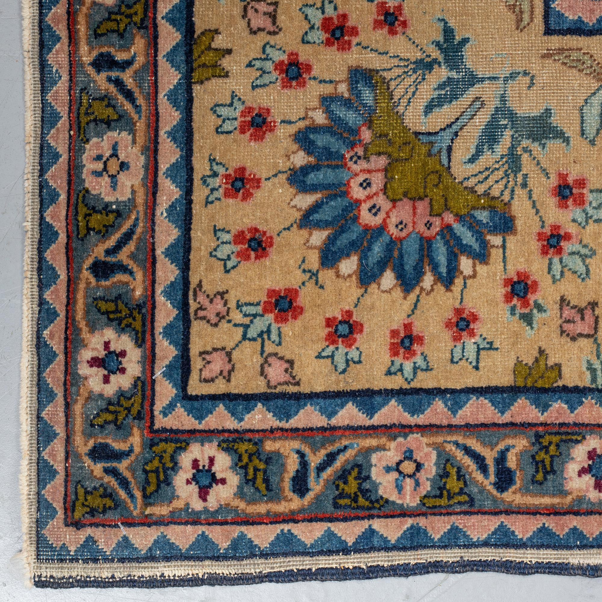 MATTO, a semi-antique Tabriz, ca 282,5-284,5 x 210-214,5 cm, inscriptions.