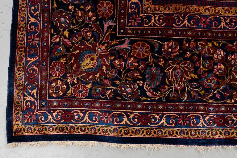 A carpet, semi-antique/old silk Kashan, ca 318,5 x 213,5 cm.