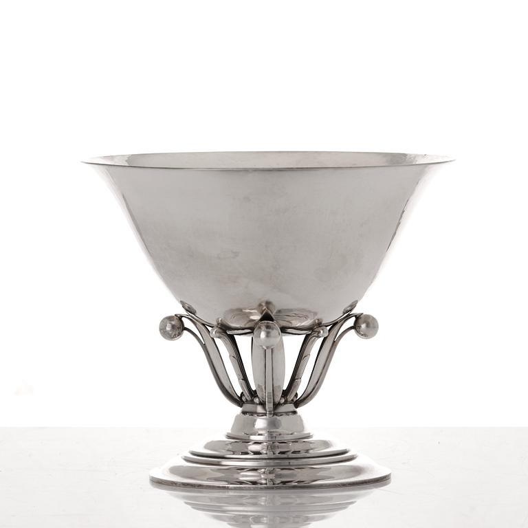 Johan Rohde, skål på fot, Georg Jensen Köpenhamn, 1945-77, sterling silver, designnr 6.