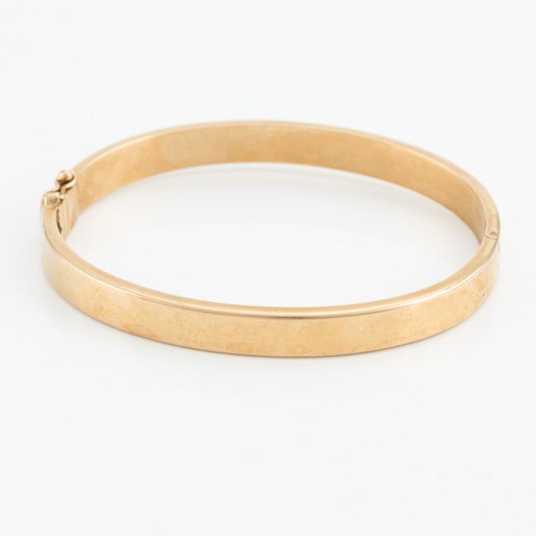 Bangle 18K gold.