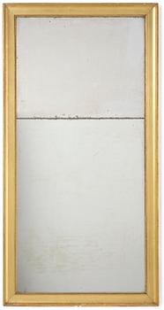 289. A Swedish giltwood Empire mirror, first part 19th century.