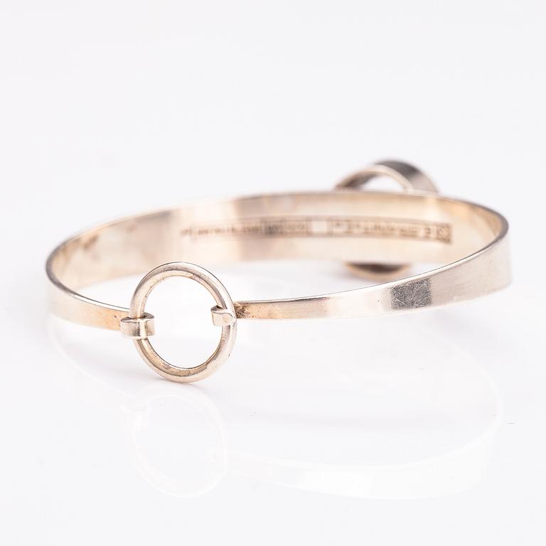 ERIK GRANIT, SORMUS, KAULAKORU ja RANNEKORU, hopeaa ja vuorikidettä. Helsinki 1962-81.