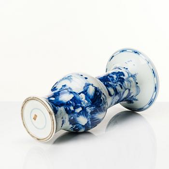 A Chinese blue and white 'yenyen' vase, Qing dynasty, Kangxi (1662-1722).