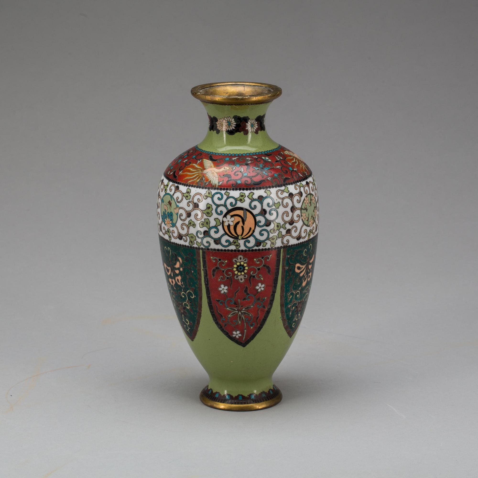 VAS, Cloisonne, Japan. Sekelskiftet 1900.