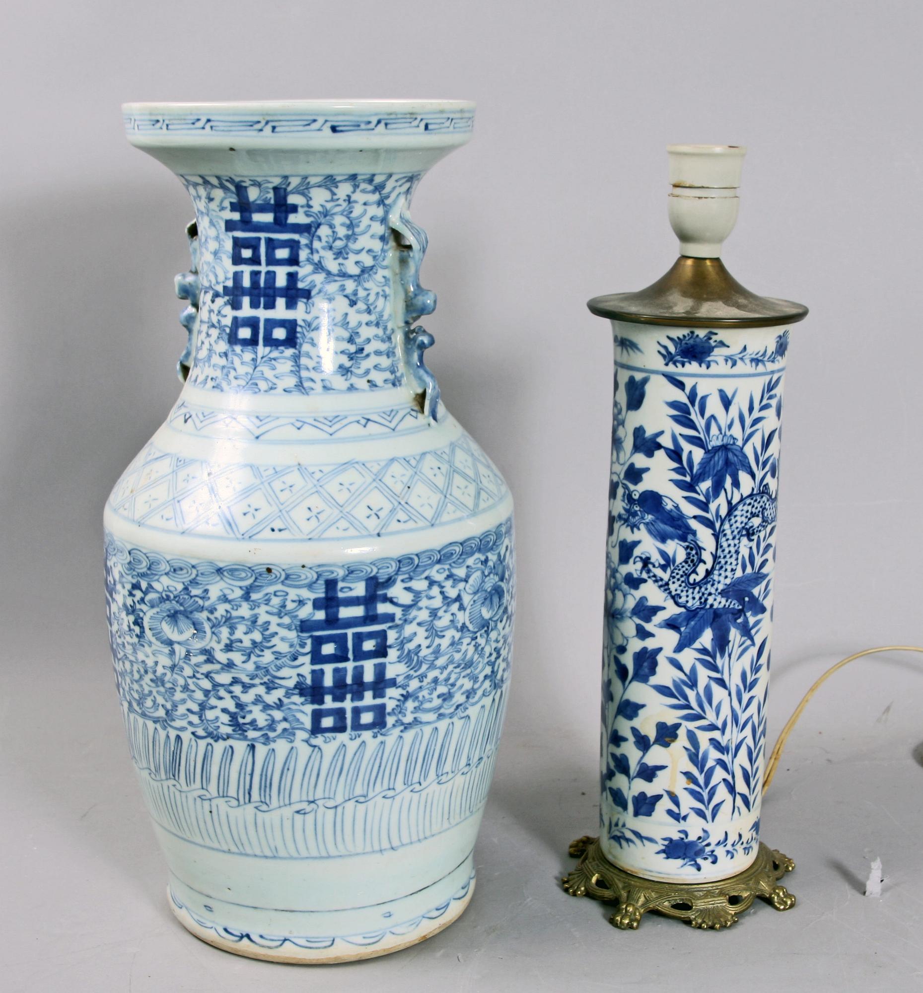 PRAKTVAS OCH BORDSLAMPA, porslin. Kina.