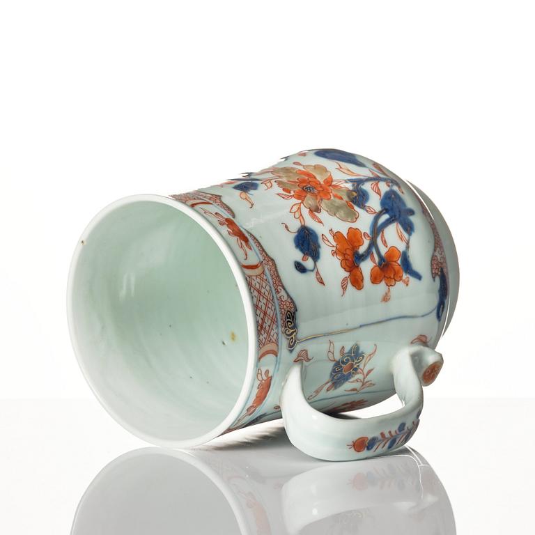 An Imari tankard, Qing dynasty, Kangxi (1662-1722).