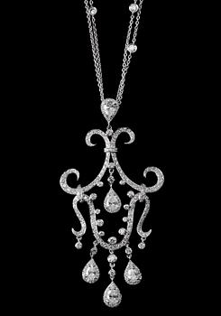 A NECKLACE, brilliant- and drop cut diamonds c. 2.65 ct. 18K white gold. Weight 11,9 g.