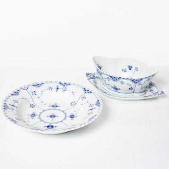 Mat- och kaffeservis, 65 delar, porslin, "Musselmalet", Royal Copenhagen, Danmark.