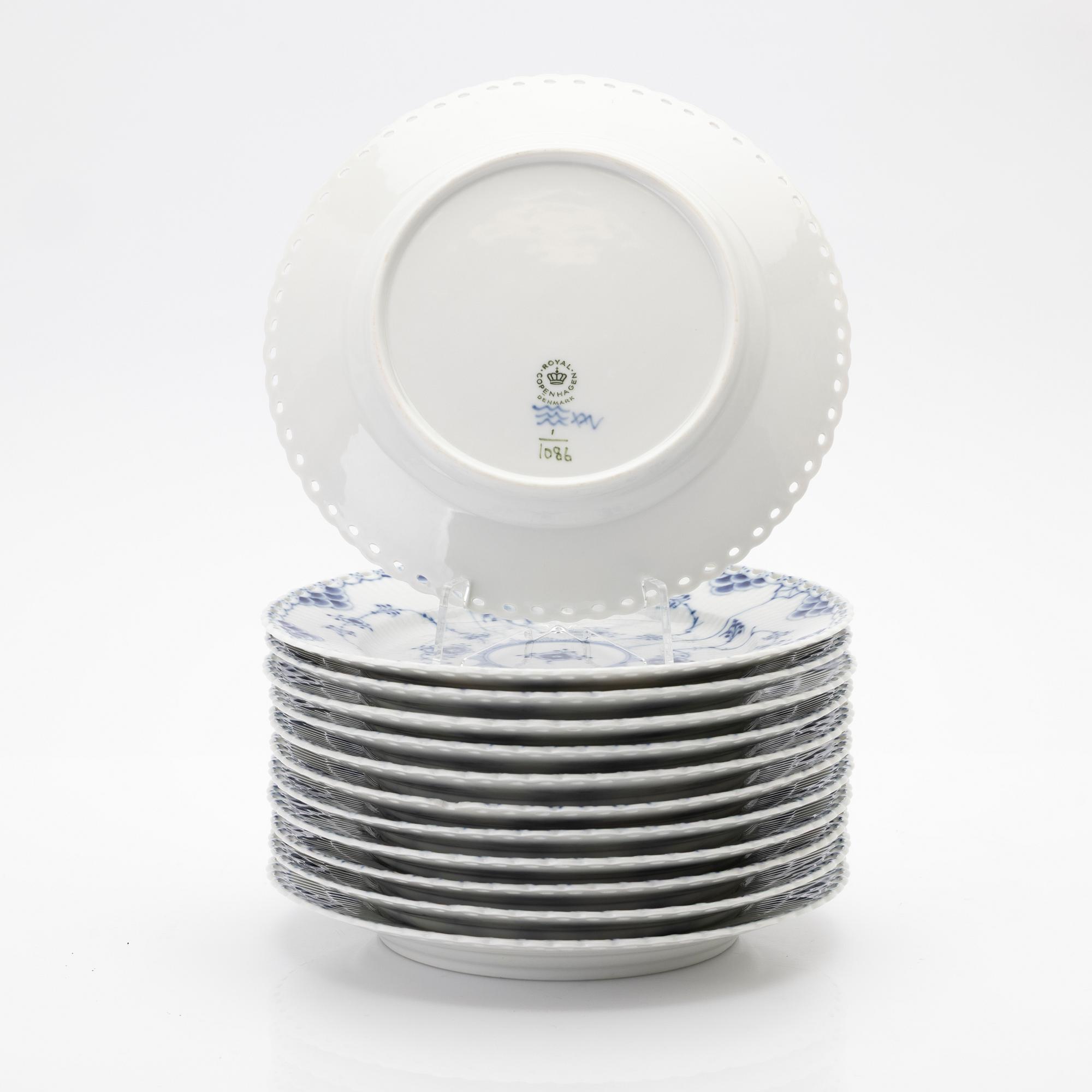 Royal Copenhagen, assietter, 12 st, porslin, "Musselmalet helblonde", Danmark.