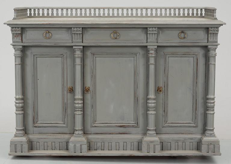 SKÅP, renässansstil. 1900-tal.