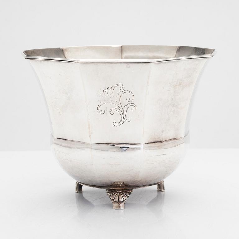 A silver flower pot, mark of GAB, Stockholm 1931.