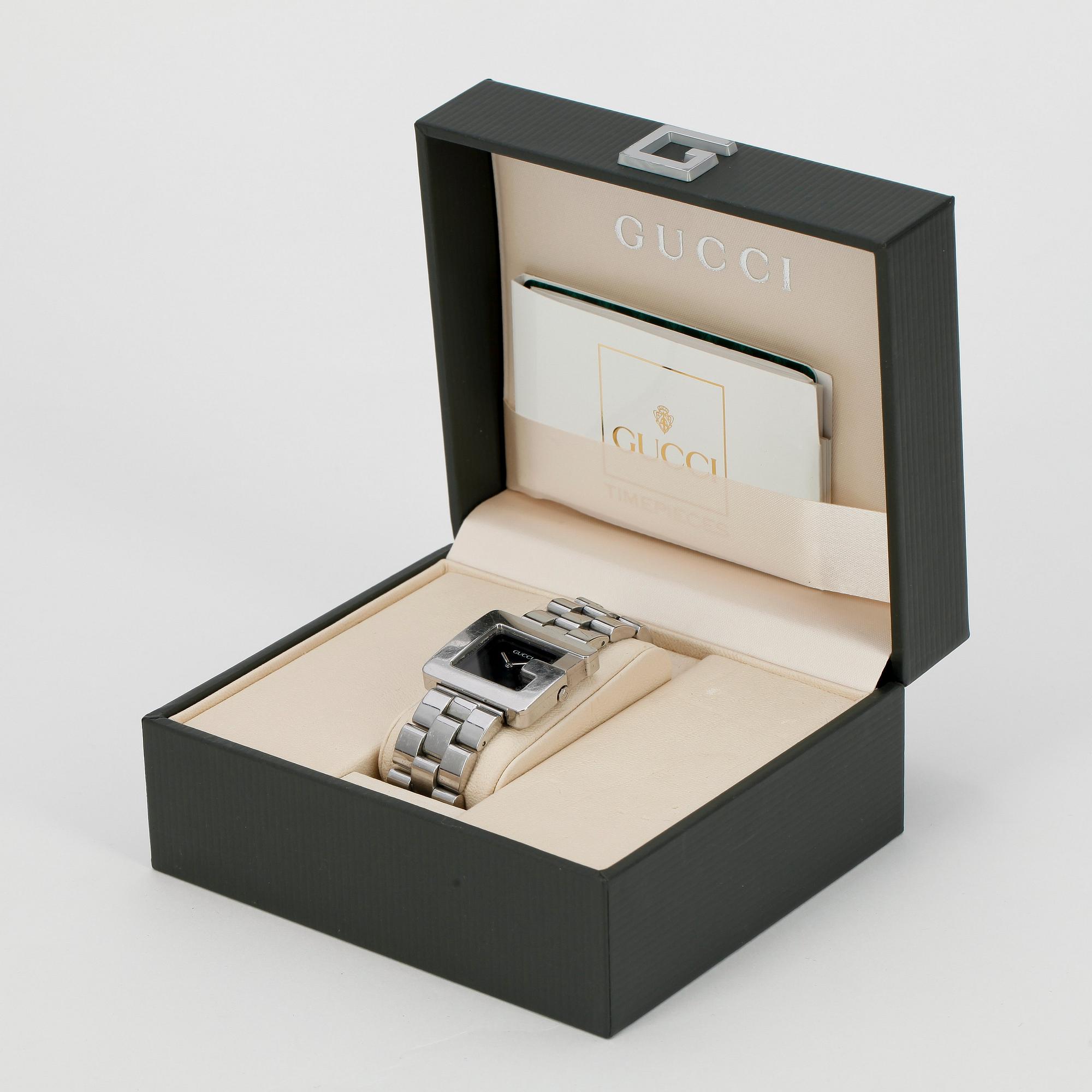 GUCCI, a wristwatch.