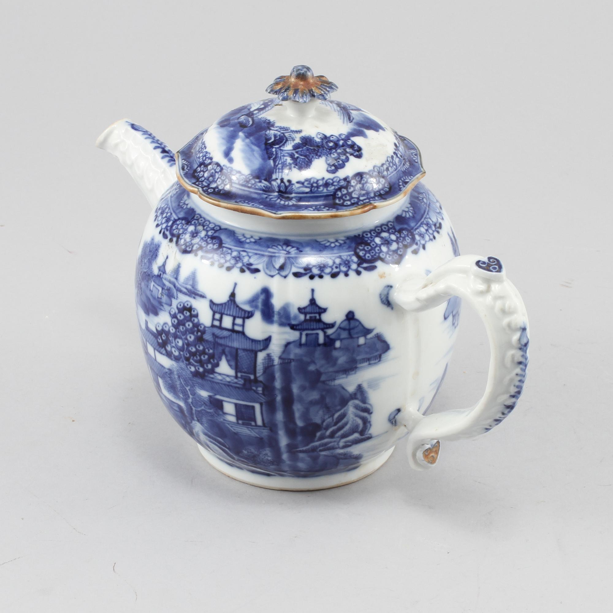 TEKANNA, porslin, Kina, omkring sekelskiftet 1800.