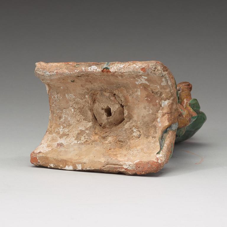 Two green and yellow glazed rofe tile figures, Ming dynasty (1368-1644).