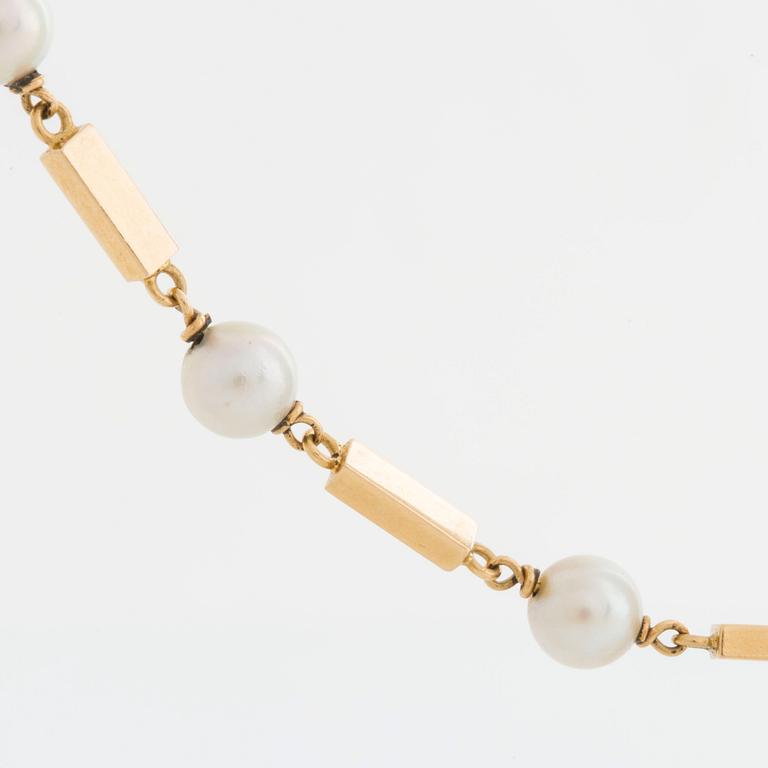 NECKLACE and BRACELET 18K gold w cutlured pearls approx 4 -5 mm.