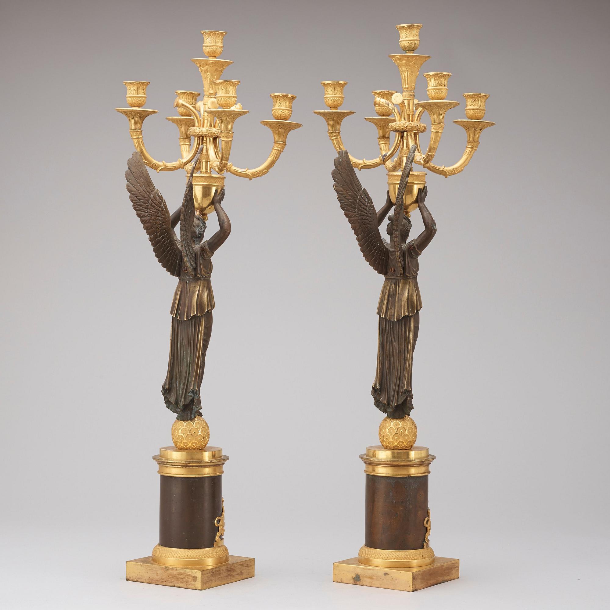 KANDELABRAR, för fem ljus, ett par. Empire, 1800-talets början.