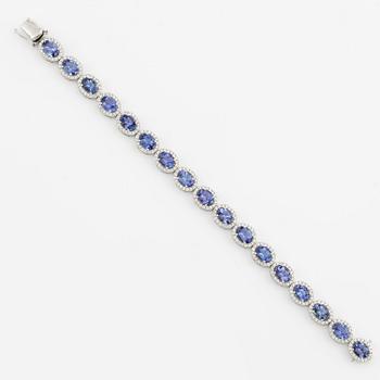 Bracelet with tanzanites and brilliant-cut diamonds.