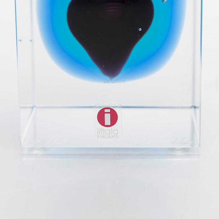 Oiva Toikka, annual glass cube 1998, signed Oiva Toikka Nuutajärvi 1998, 234/2000.
