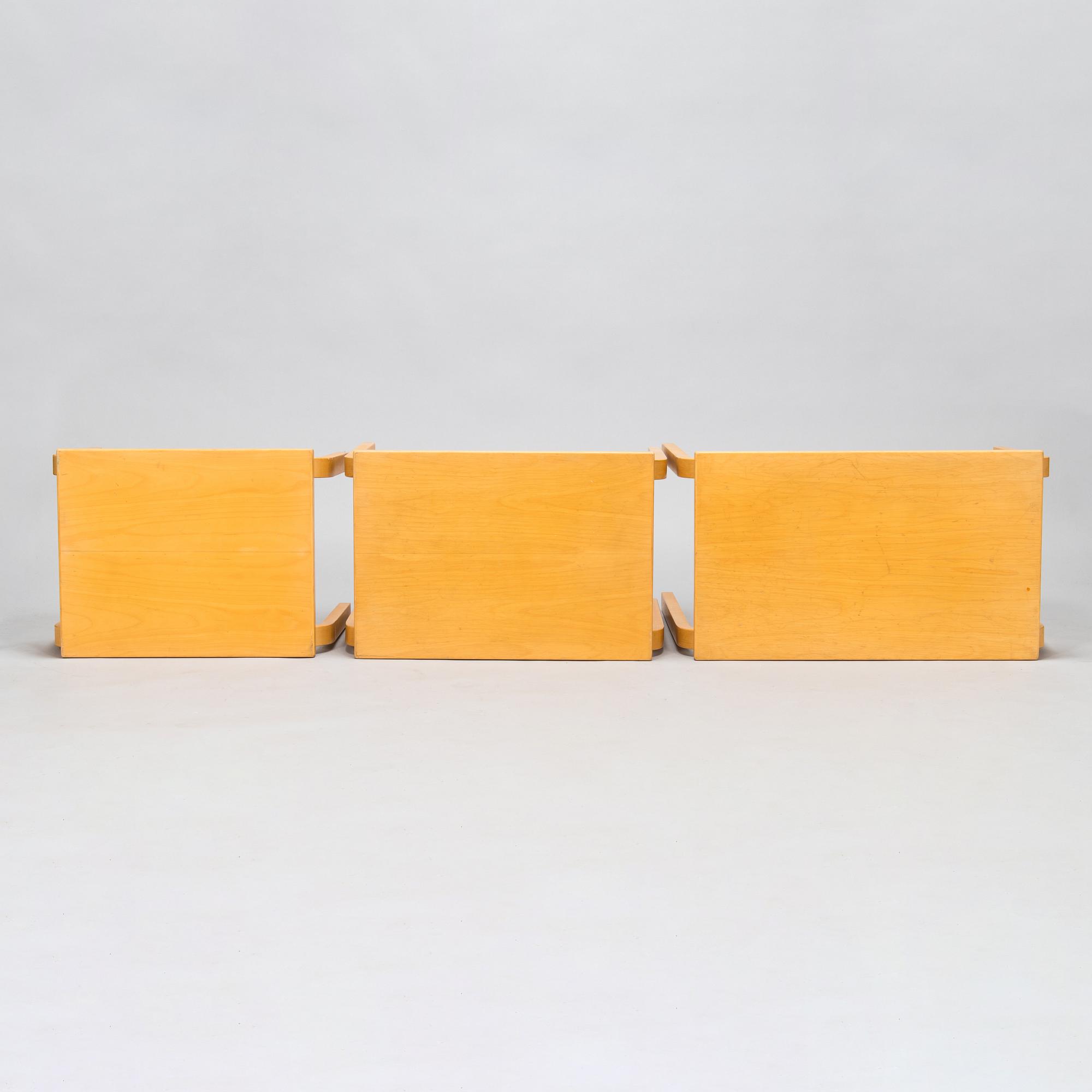 Alvar Aalto, sarjapöytä, 3 osaa, Artek 1900-luvun loppupuoli.
