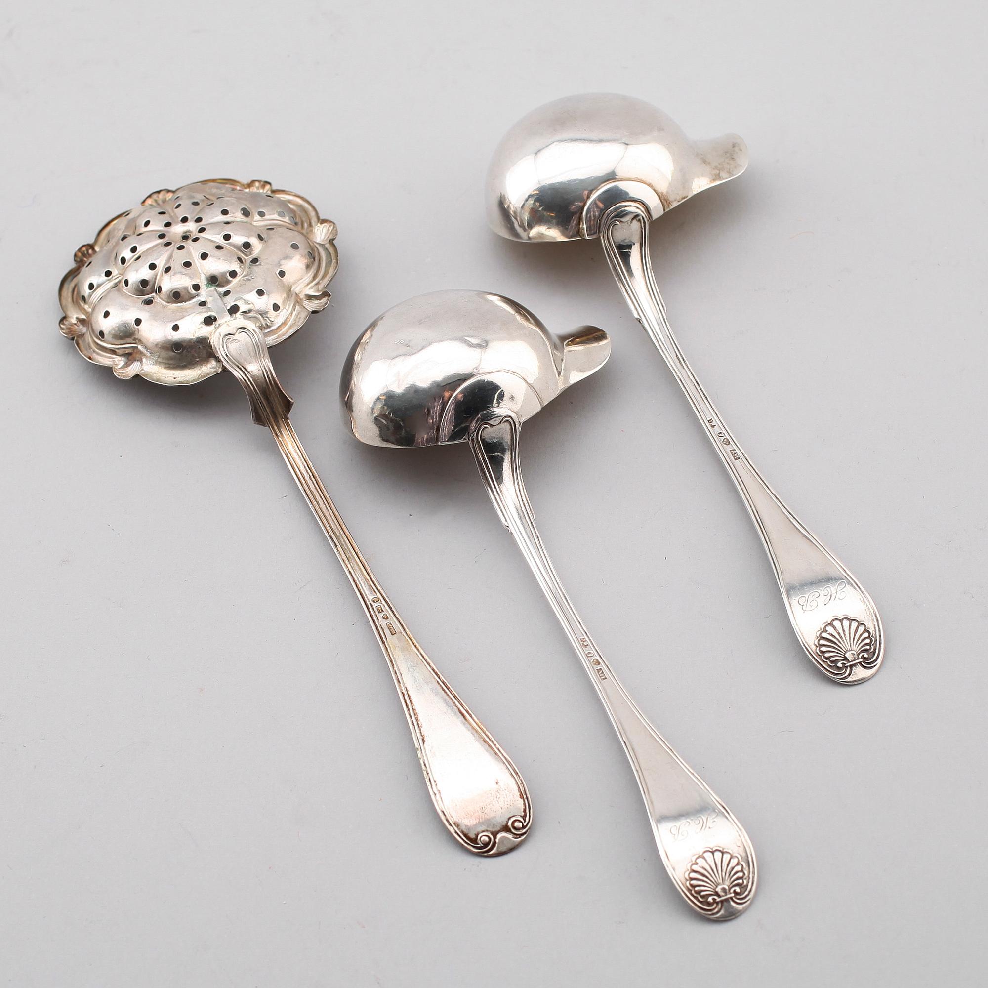 SÅSSLEVAR, 1 par samt STRÖSKED, silver, svenska stämplar, 1800-tal. Vikt ca.
