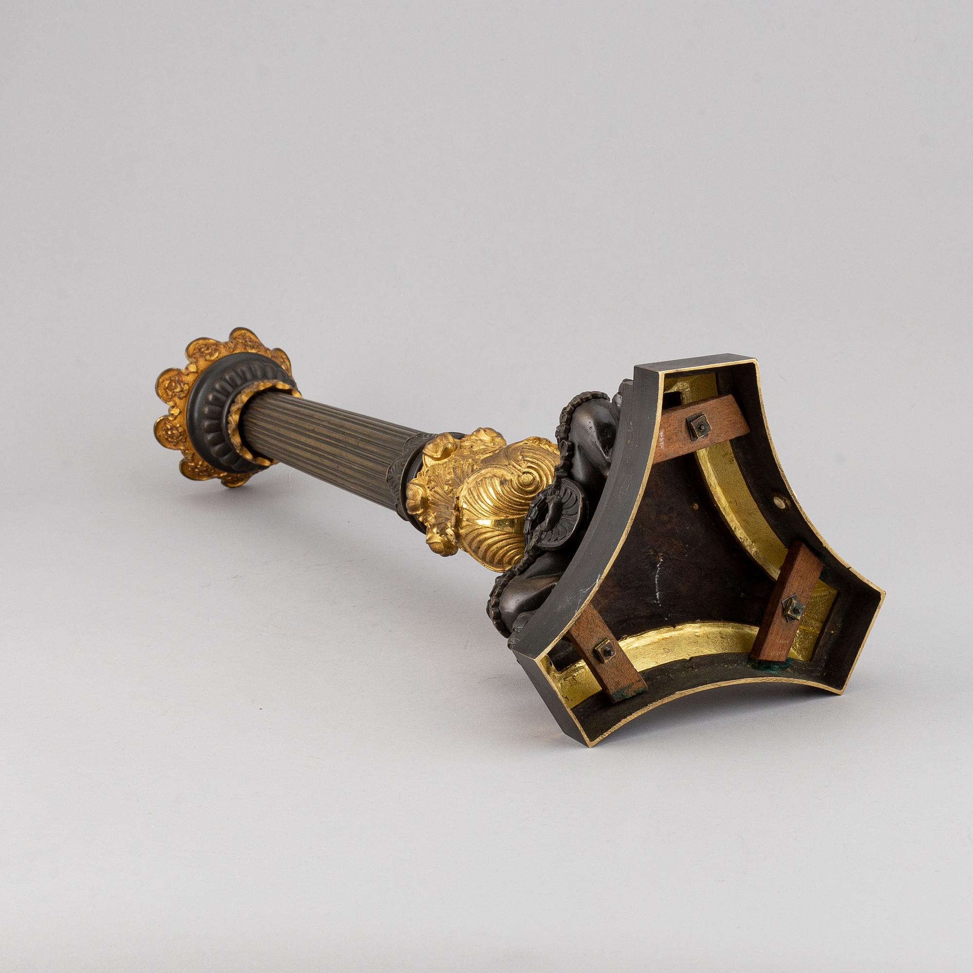 BORDSLAMPFOT, förgylld och patinerad brons, empirestil, Frankrike, sent 1800-tal.