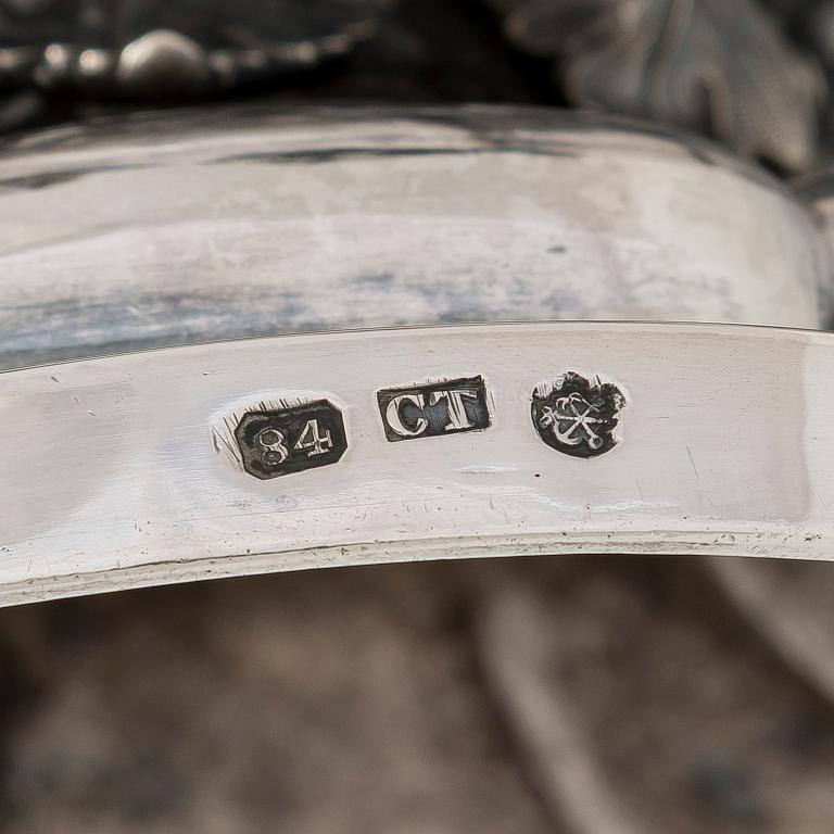 Carl Johan Tegelsten, A pair of Neo-Rococo silver champagne coolers/ vases, maker's mark of Carl Johan Tegelsten, Saint Petersburg 1849.