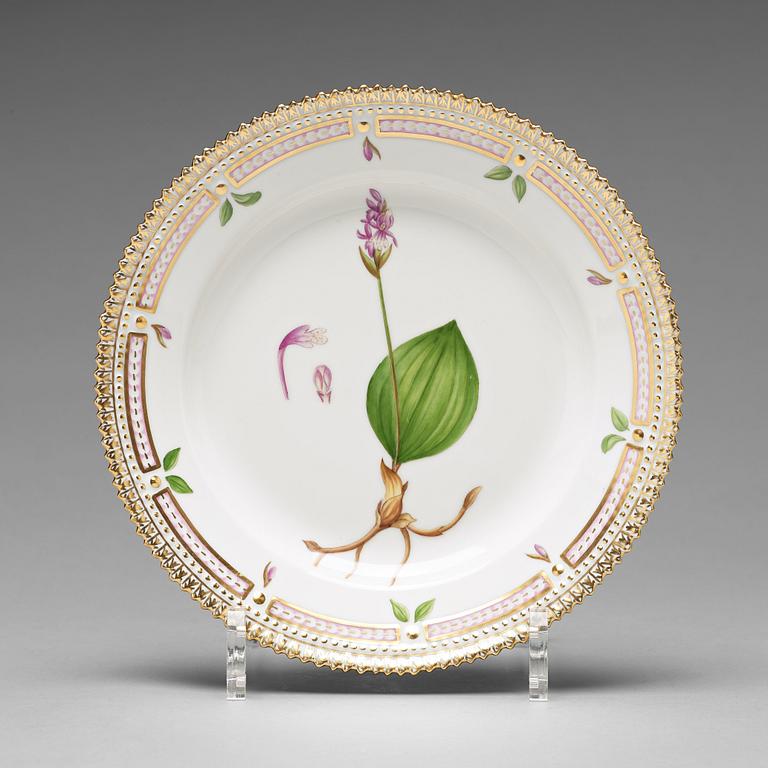 A set of 12 Royal Copenhagen "Flora Danica" dishes, Denmark, 20th Century.