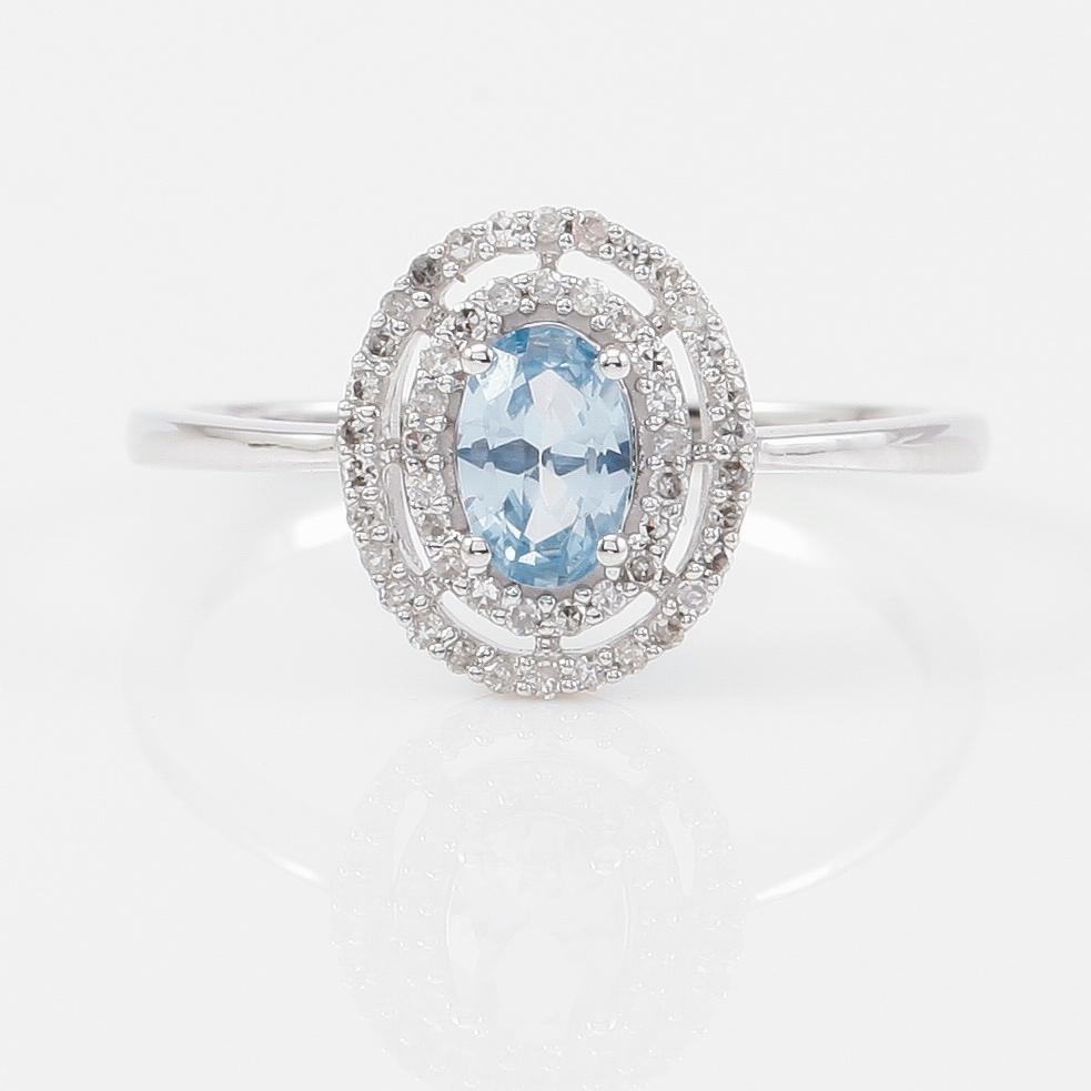 RING, 14K vitguld, akvamarin ca 0.50 ct. och diamanter tot ca 0.17 ct.
