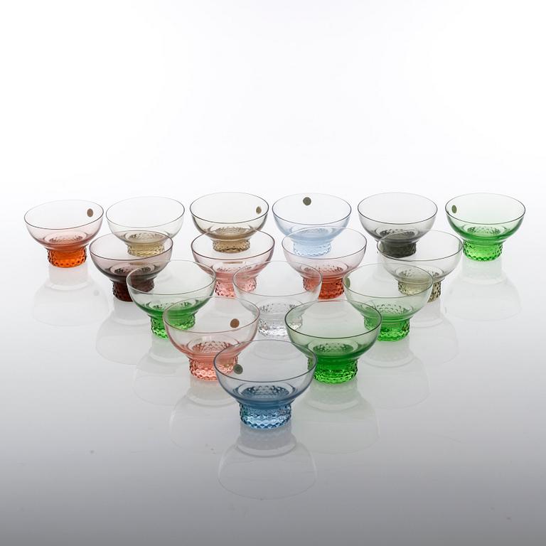 DESSERTSKÅLAR, 16 st, "Tarantella", Glimma Glasbruk, omkring 1900-talets mitt.