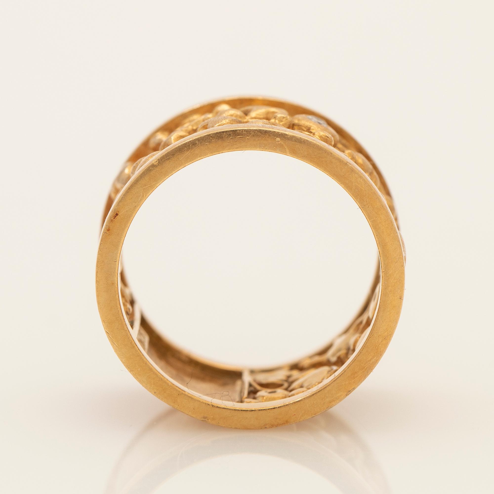Ole Lynggaard, ring, 18K gold with brilliant-cut diamonds.