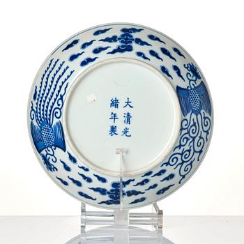 Fat, porslin. Qingdynastin, med Guangxus märke och period (1875-1908).