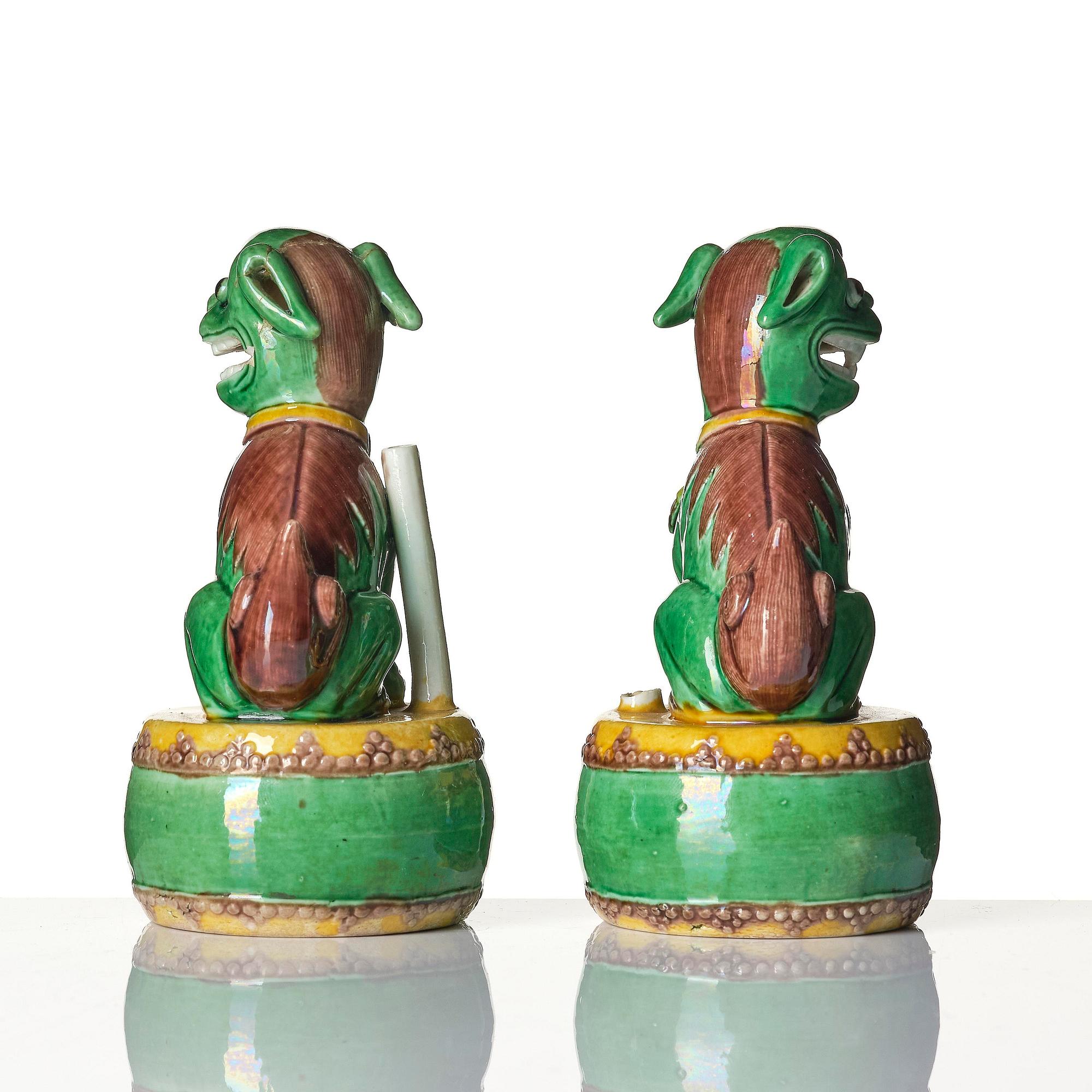 Rökelsehållare, ett par, porslin. Qingdynastin, 1800-tal.