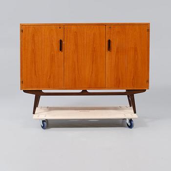 SIDEBOARD, 1900-talets tredje kvartal.