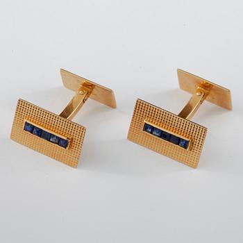 MANSCHETTKNAPPAR, ett par, 18k guld med blå stenar. Vikt 10,1g.